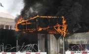 خیبر پختونخواہ: مشتعل ہجوم نے پولیس اسٹیشن کو آگ لگا دی