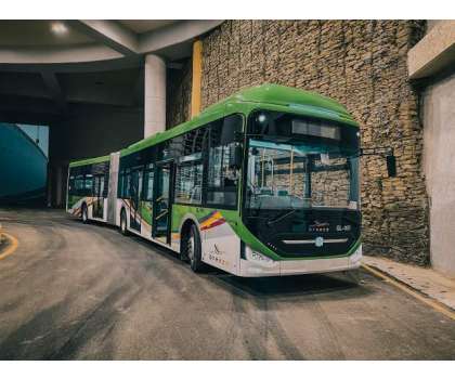 کراچی والوں کو گرین لائن بسوں پر سفر کیلئے مزید انتظار کرنا ہو گا