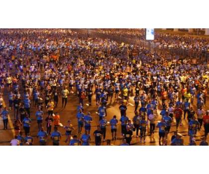 متحدہ عرب امارات ؛ سالانہ ’دبئی رن‘ میں ہزاروں افراد کی شرکت 