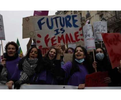 خواتین پر تشدد کے خلاف مختلف ممالک میں ہزاروں افراد کا احتجاج