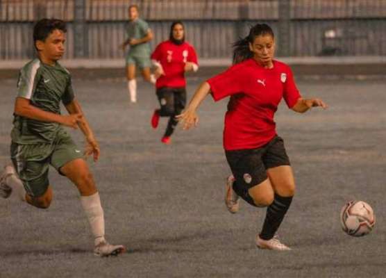 مصر، مردوں اور خواتین ٹیموں کے مابین فٹبال میچ نے تنازع کو جنم دیدیا