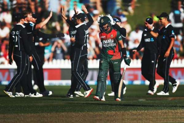 نیوزی لینڈ نے بنگلہ دیش کو تیسرے ون ڈے انٹرنیشنل میں 164رنز  سے شکست دے کر تین میچز کی سیریز میں  کلین سویپ کردیا،ڈیون کانوے میچ اور سیریز کے  بہترین کھلاڑی قرار