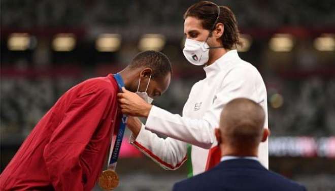 ٹوکیو اولمپکس، قطری ایتھلیٹ نے کامیابی کے باوجود اطالوی کھلاڑی کو گولڈ میڈل میں حصہ دار بنالیا