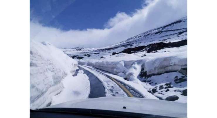 جولائی کے مہینے میں برفباری، مشہور سیاحتی مقام کا درجہ حرارت نقطہ انجماد سے گر گیا