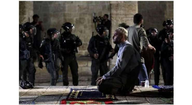 دھماکوں کی گونج کے باوجود بہادر فلسطینوں نے مسجد اقصیٰ میں نماز جاری رکھی