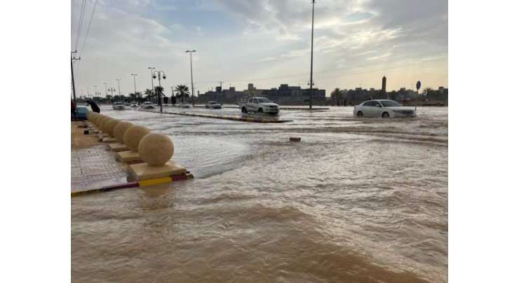 سعودیہ میں طوفانی بارشیں، کئی علاقوں میں سیلاب آ نے کا خدشہ پیدا ہو گیا