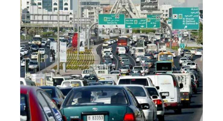 ابوظہبی میں گاڑی چلانے والوں کو بھاری جرمانے سے خبردار کردیا گیا