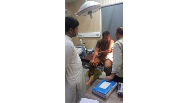 تھانہ کنجاہ کے علاقہ شادیوال ایشرہ میں ریڈ کے دوران پولیس پر فائرنگ کانسٹیبل زخمی ملزمان فرار
