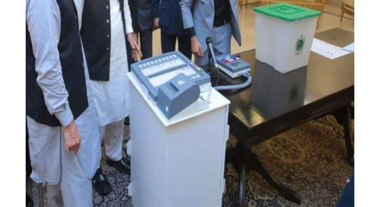 الیکشن کمیشن میں الیکٹرانک ووٹنگ مشین کے کارگر ہونے پر بحث و مباحثہ جاری
