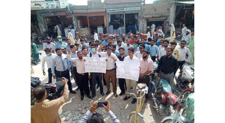 جیکب آباد میں فارمہ ایسوسئیشن کا موٹر سائیکل چوری اور رہزنی کی وارداتوں کے خلاف احتجاج،پریس کلب کے سامنے دہرنا سخت نعریبازی