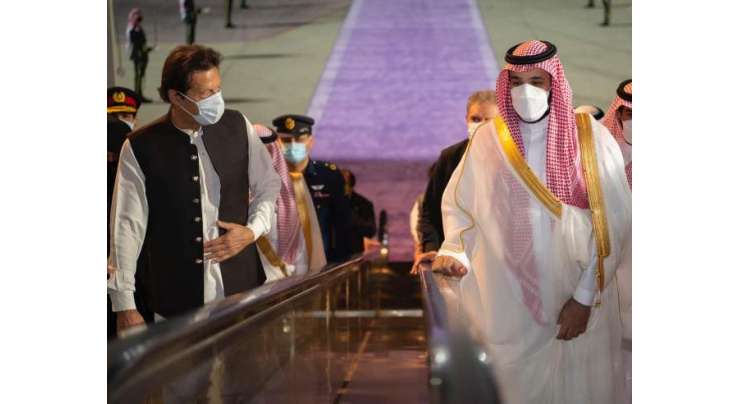 وزیراعظم اہم ترین دورے کے سلسلے میں سعودی عرب پہنچ گئے