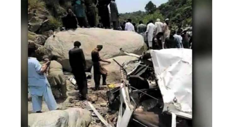 مانسہرہ ،گوجرہ پل کے قریب مسافر گاڑی دریائے سرن نہر میں گرنے 7 افراد جاں بحق، تین بچے اور ایک شخص زخمی