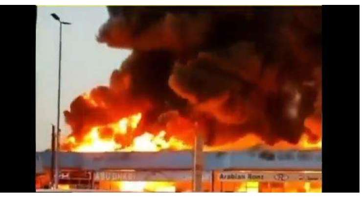 دبئی ؛ شوروم میں آگ لگنے سے 55 چمکتی دمکتی گاڑیاں تباہ‘ خوفناک آتشزدگی کی ویڈیو وائرل