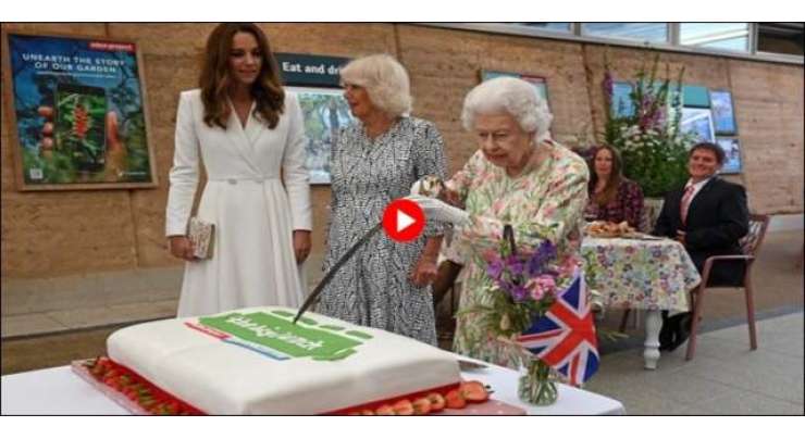 جی سیون ممالک کے اجلاس کا آغاز ملکہ برطانیہ نے الٹی تلوار سے کیک کاٹ کر کیا