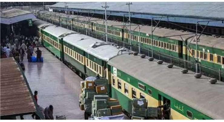 کراچی اور پشاور کے درمیان چلنے والی ٹرینوں پر چھاپے ، 215 بغیر ٹکٹ مسافر وں کو1لاکھ سے زائد جرمانہ