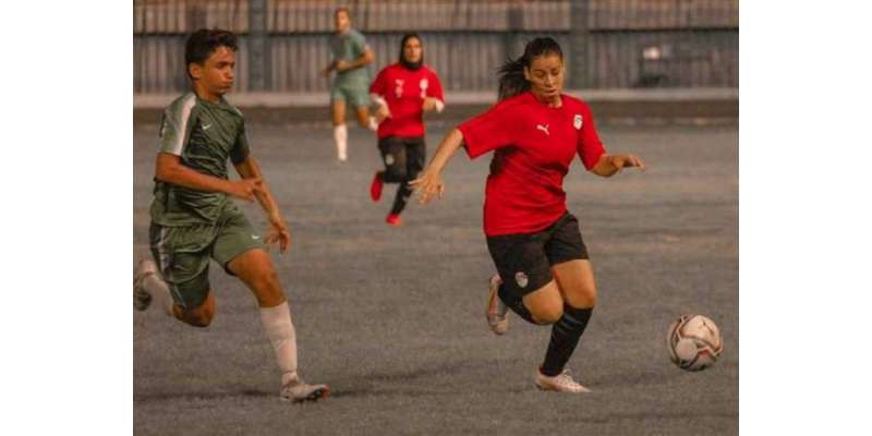 مصر، مردوں اور خواتین ٹیموں کے مابین فٹبال میچ نے تنازع کو جنم دیدیا