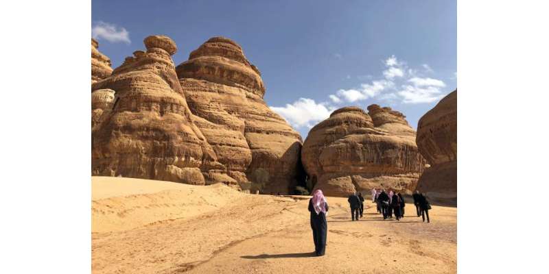 سعودی عرب نے سیاحوں کی آمد پر عائد پابندی ختم کرنے کا اعلان کر دیا