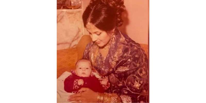ماؤں کا عالمی دن ، مریم نواز نے اپنی والدہ کے ساتھ بچپن کی تصویر شیئر ..