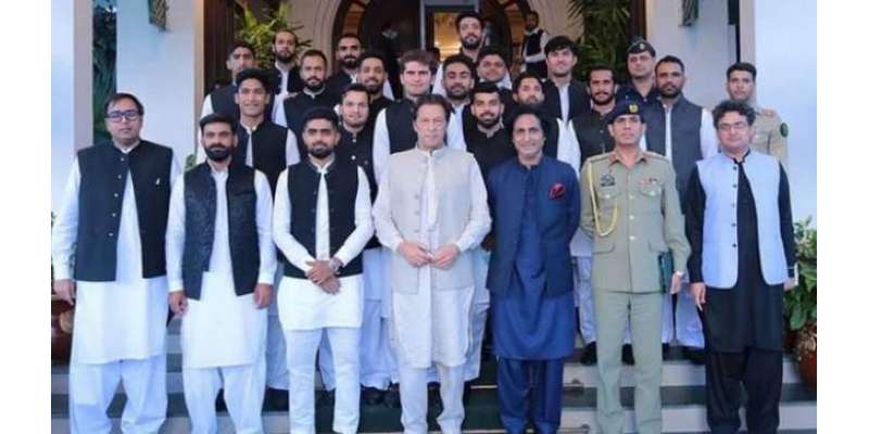 وزیر اعظم عمران خان نے قومی کرکٹ ٹیم کیساتھ ویڈیو اور تصویر شیئر کر ..