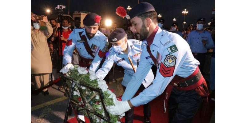 وفاقی پولیس کے 53 شہداء کی یاد میں ڈی چوک پر پروقار تقریب منعقد کی گئی ..
