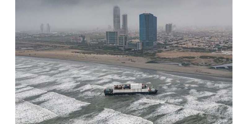 کراچی ساحل سمندر پر پھنسے بحری جہازکے ٹوٹنے کا خدشہ