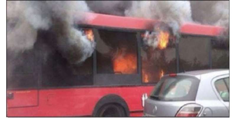 لاہور میٹرو بس میں آگ بھڑک اٹھی
