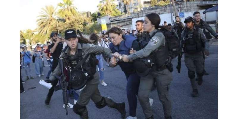 اسرائیلی فورسز نے الجزیرہ کی خاتون صحافی کو کئی گھنٹے حراست میں  رکھنے ..