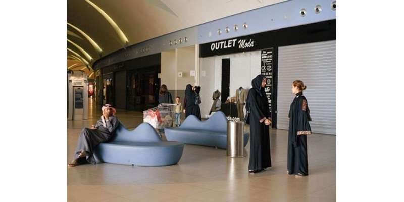 سعودی عرب میں اوقاتِ نماز کے دوران دکانیں کھلی رکھنے کی اجازت دے دی ..
