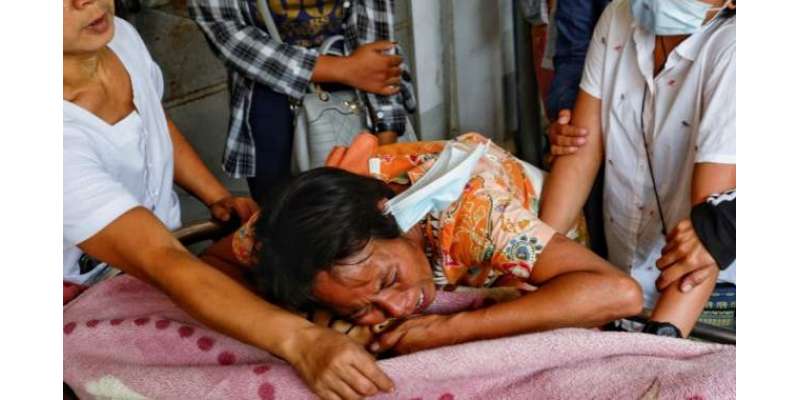 میانمار: سیکیورٹی فورسز کی فائرنگ 7 سالہ بچی اپنے والد کی گود میں دم ..