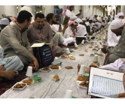 سعودی حکومت نے 2 سال بعد مسجد نبویﷺ میں افطار دستر خوان لگانے کی اجازت ..