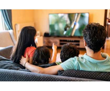 دیر تک ٹی وی دیکھنے سے خون کے لوتھڑے بننے کا خطرہ بڑھ جاتا ہے،سائنسدان