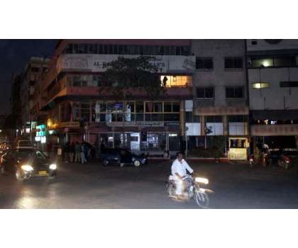 کراچی میں صورتحال خراب، کئی مارکیٹس بند 