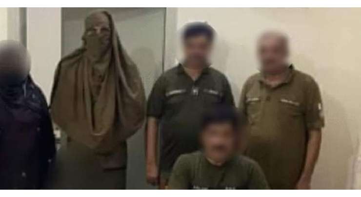 پنجاب پولیس نے مرد اہلکار کو نقاب پہنا کر فوٹو سیشن کروا لیا