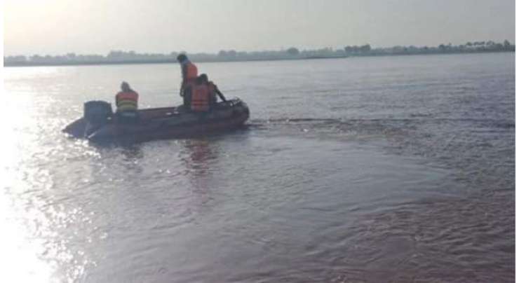 سیلاب متاثرین کی منتقلی کے دوران کشتی دریائے سندھ میں ڈوب گئی