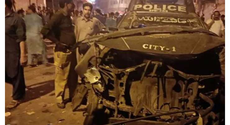 کراچی دھماکہ، پولیس وین سمیت کئی گاڑیاں اور موٹرسائیکل تباہ