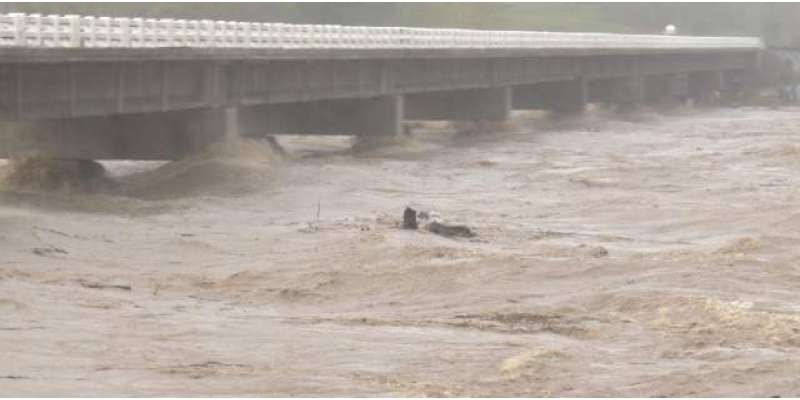 سکھر:ملک میں جاری بارشوں کے باعث دریاؤں میں پانی کی سطح بلند ہونے لگی