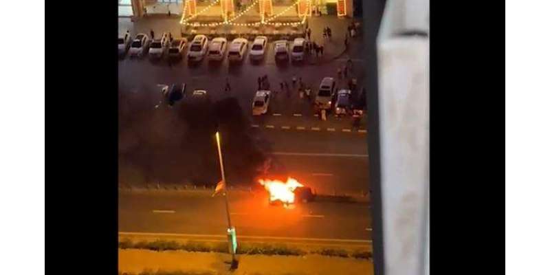 شارجہ میں خوفناک حادثہ ‘ گاڑی میں آگ لگنے کے باوجود ڈرائیور معجزانہ ..