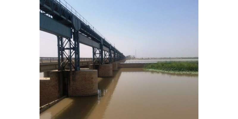 مظفرگڑھ کی تحصیل علی پور میں ہیڈ پنجند کے مقام پر دریا میں پانی کی سطح ..