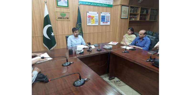 ڈپٹی کمشنر جہلم کامران خان نے پولیو ٹیموں کی کارکردگی کا جائزہ لیتے ..