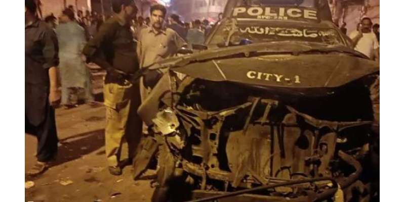 کراچی دھماکہ، پولیس وین سمیت کئی گاڑیاں اور موٹرسائیکل تباہ