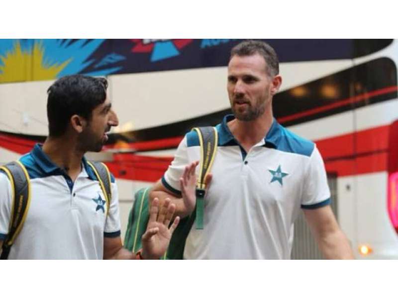 پاکستان کرکٹ ٹیم کے ٹی ٹونٹی ورلڈ کپ کے سیمی فائنل میں پہنچنے پر مداحوں کی طرح ٹیم کے بولنگ کوچ 