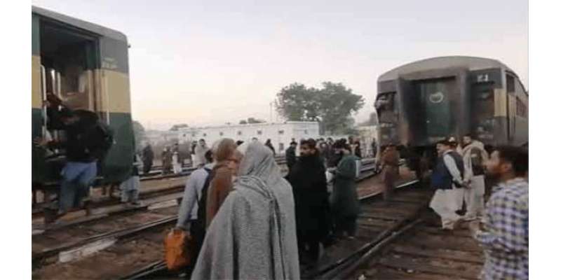 پشاور سے کراچی جانے والی ٹرین دو حصوں میں تقسیم ہو گئی