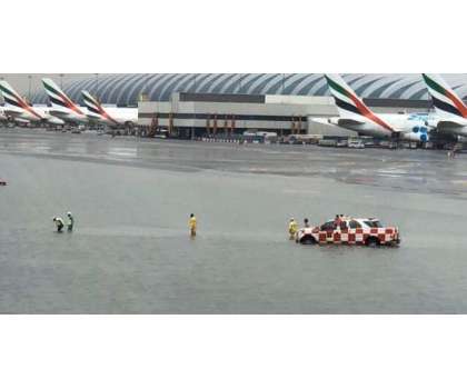 متحدہ عرب امارات طوفانی بارشوں کی زد میں، دبئی ائیرپورٹ پر درجنوں پروازیں منسوخ
