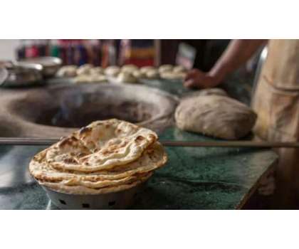 وزیراعلیٰ پنجاب نے تندوری روٹی کی قیمت میں مزید ایک روپیہ کمی کا اعلان کردیا 
