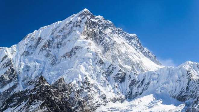 نیپا ل کے  کوہ پیما چتور تمانگ  نے 144ویں بار یورپ کے  پہاڑ ماؤنٹ ایلبرس   کو سر کرلیا