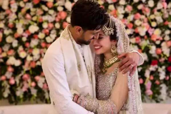 شعیب ملک اور اداکارہ ثناء جاوید کی شادی کے سوشل میڈیا پر چرچے
