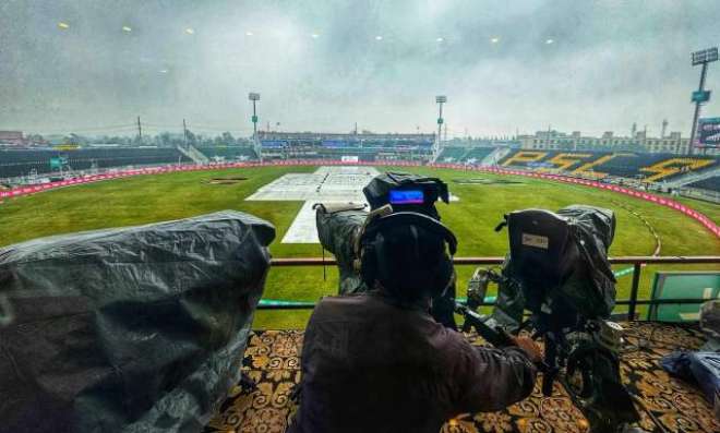 پی ایس ایل 9: خراب موسم کے باعث لاہور اور پشاور کے میچ کا ٹاس تاخیر کا شکار
