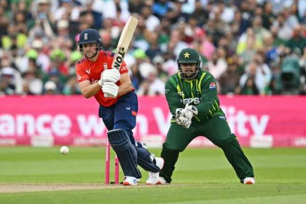 دوسرا ٹی ٹونٹی، انگلینڈ کا پاکستان کو جیت کے لیے 184 رنز کا ہدف