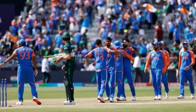 بھارت کیخلاف شکست، پاکستانی کھلاڑی اپنے کمروں میں بند، کیمپ میں سوگ کا ماحول رہا