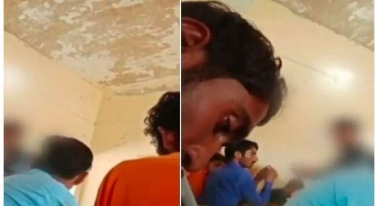 فی طالبعلم 500 روپے سرکاری اسکول میں نویں کے امتحان میں رشوت لیتے ٹیچر کی ویڈیو وائرل